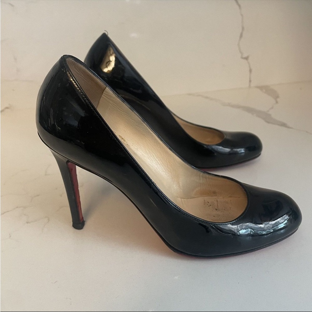 christian loubouti red bottom pump heels